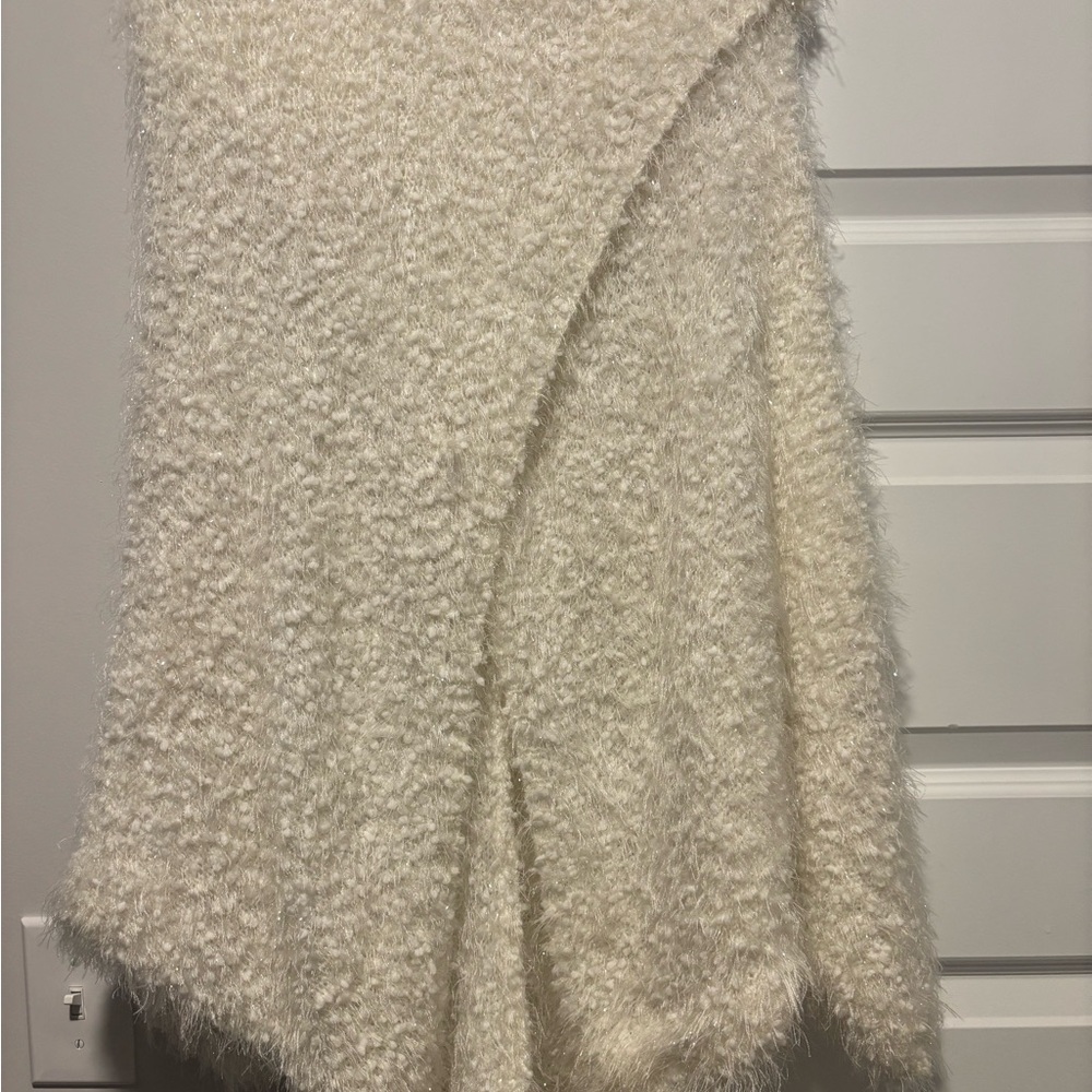 ANDREE BY UNIT Cream Textured Shawl